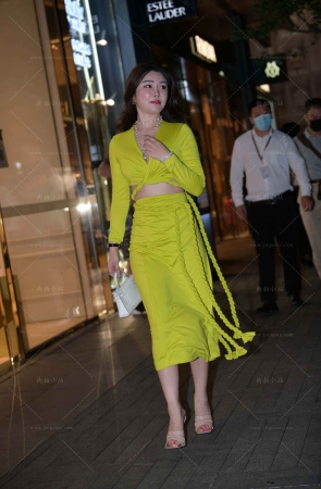 街拍长裙性感美足美女