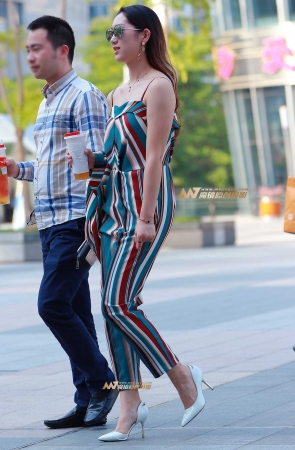 高雅 性感 吊带 条纹连体服 细高跟美女