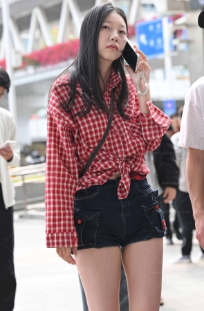 26320-12-122√热裤大长腿，拖鞋脚板底 10P