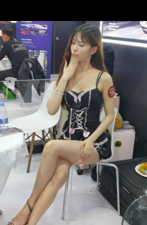 克罗拉手机4K视频两分钟深圳改装车展现场 2P