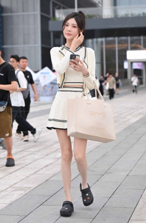 2564-25=50√裸腿拖鞋网红-小雪花 9P