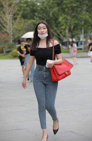 牛仔裤搭配好身材