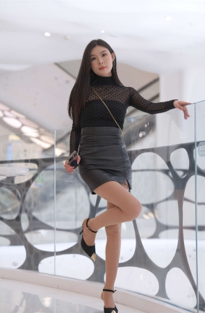 一始街拍作品 - 皮裙丝袜美女