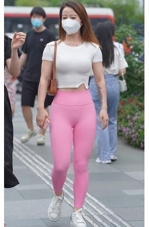 极品紧身粉裤MM【套图+视频】