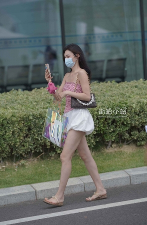 大白腿女生