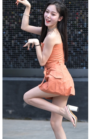 娇小玲珑妹子高清原图(74P)[854M/JPG]