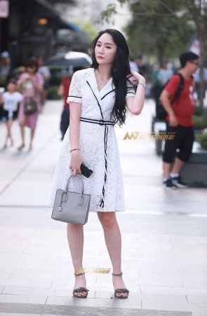 镂花连衣裙，气质美女