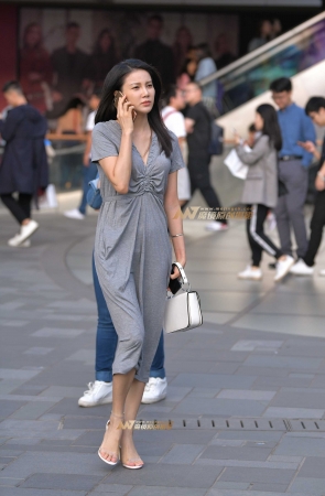 长裙高跟气质少妇