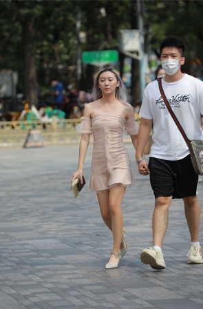 四九城嘎子街拍作品 - 甜美包臀裙女友