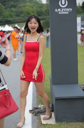 红色紧身包臀裙翘臀