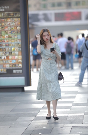 气质连衣裙美女