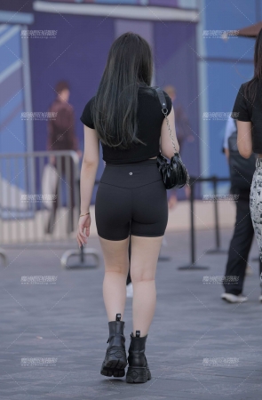 黑色瑜伽短裤小妹