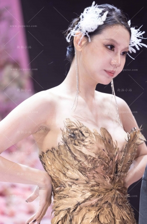 白皙的车头灯 [17P]