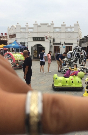 街拍大赛第三季----紧身粉色短裙少妇