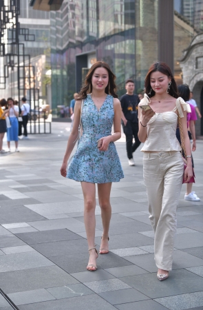 遇见超美腿小姐姐