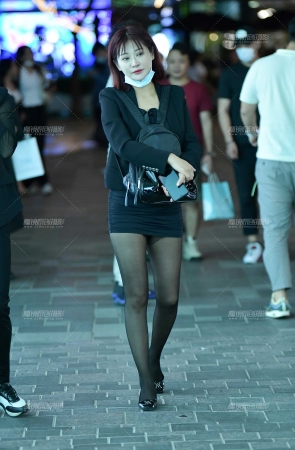 &短裙黑丝袜美女