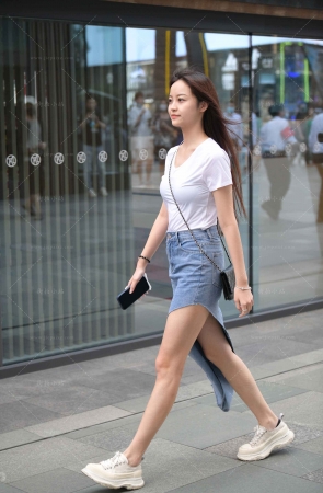 甜美的牛仔裙小姐姐