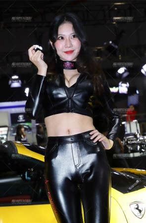 紧身皮装
