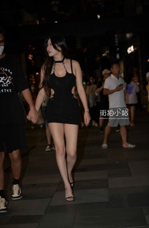 夜拍紧身超短裙性感美女