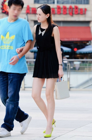 连衣短裙，美腿，凉高