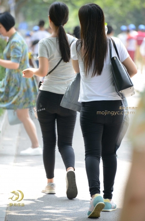 两个朴素的黑裤妹子----（20P）