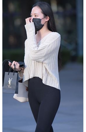 黑色紧身裤美女(136P)