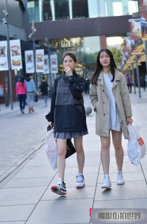 两个美腿百褶裙小姐姐3A1359[355M]