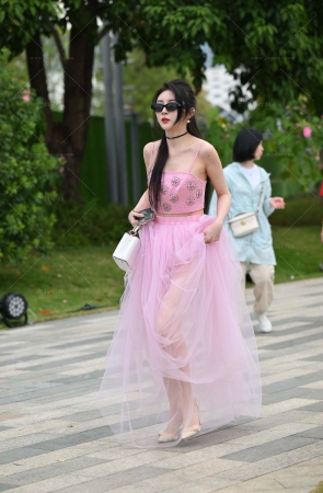 清新优雅粉色裙小仙女