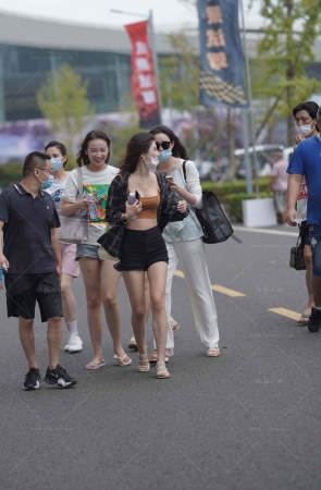 热裤妹妹
