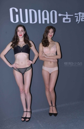 这位模特真的太完美了。