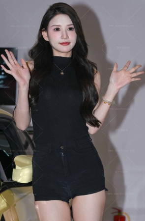 26328-20-73√这热裤勒得是真心紧啊【套图➕4k 9P