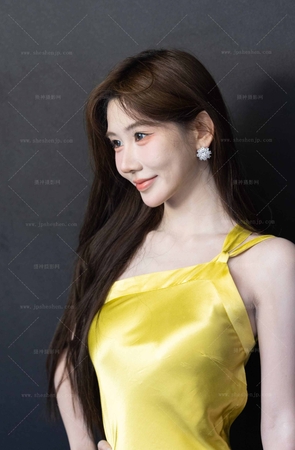 LB152-119P 上海时装周-拥有四百多万粉丝的大网红刘世妍