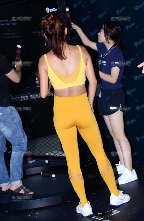 黄色健体服