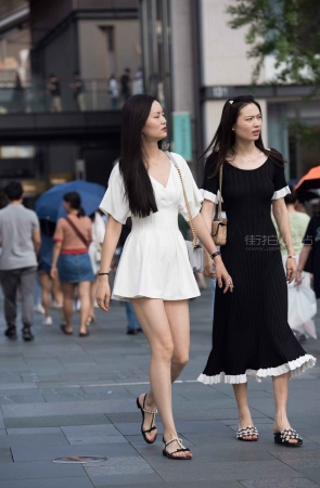白裙姐姐