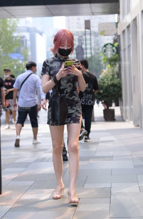 修身的旗袍美女