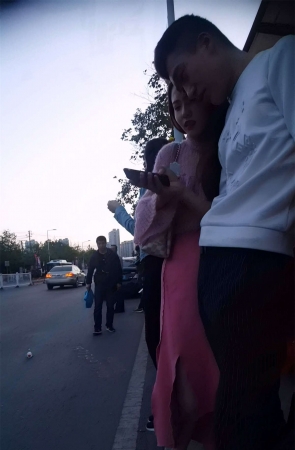 粉色毛衣美裙超级美颜漂亮美女