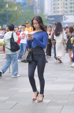 这文质彬彬de紧牛高跟美眉