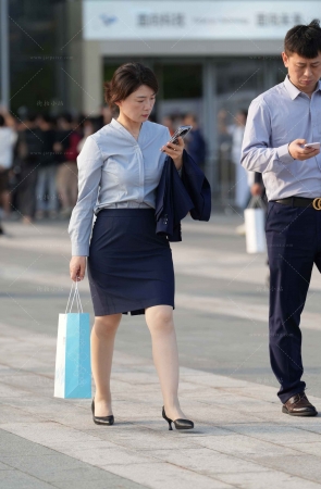 下班了的成熟韵味汽车销售顾问