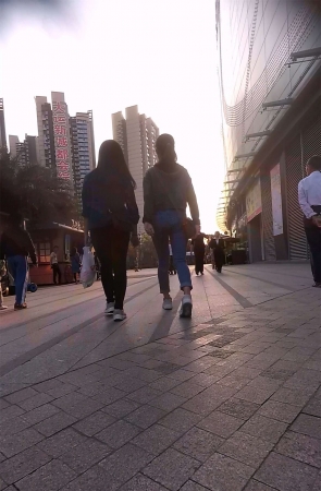 紧身蓝牛纯情马尾辫少女