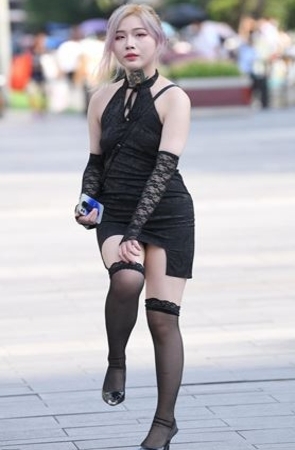 白皙美背小姐姐(99P)