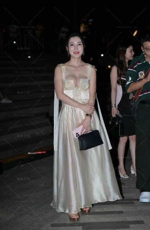 肤白貌美的贵妇 【图片➕视频】