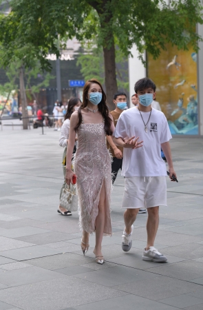 2257-18+121/高挑靓丽的美少妇