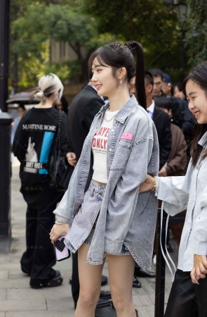 时装周拍摄高颜值的上戏女演员