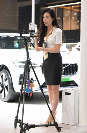 2567-21=52√美腿高跟主持人 7P