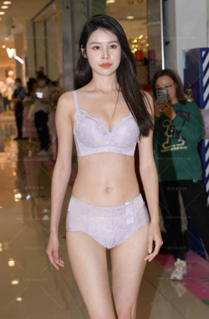 2338-25+47√愿意穿内衣给你看的她 14P