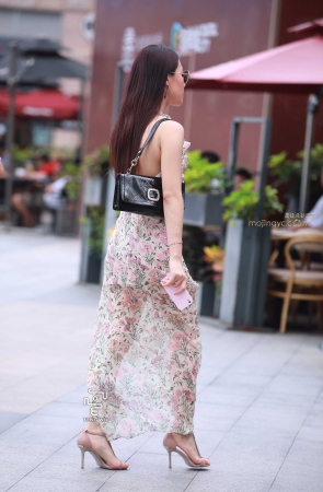 开衩连衣裙，时尚美女