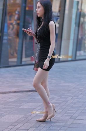 黑色包臀高跟美女