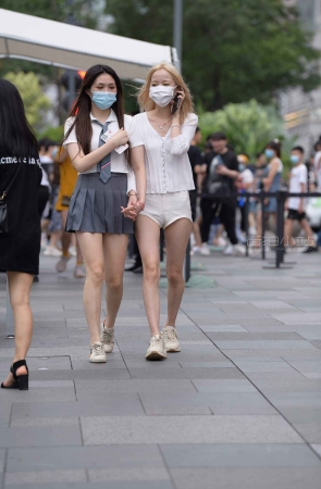 小姐姐与闺蜜
