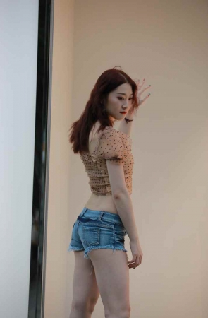 牛仔热裤美女 [132P-1.32GB] 