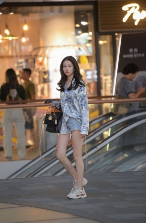 青花瓷配牛仔短裤